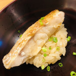 鮨おばな - ノドグロ丼です。じっくりと炙り、無駄な脂を落としました。鴨頭ネギとの相性も良く実に爽快な一皿