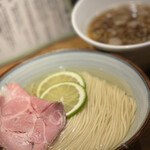 金沢濃厚煮干豚骨 伊乃心 - 