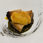 鮨 由う - ・千葉県産蒸し黒鮑の肝ペースト和えと
         北海道産エゾバフンウニの小丼