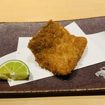 鮨 由う - ・小柴産太刀魚のフライ