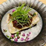 鮨 由う - ・千葉県産カマス 芽ネギと玉葱ソースで