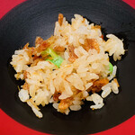 鮨 由う - ・桜海老と枝豆の土鍋ご飯