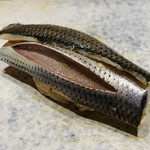 鮨 由う - ・小鰭