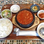 コッテジ - 豆腐チゲ ランチセット（激辛・生卵・ご飯大盛）
