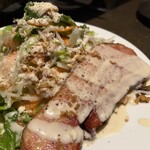 Kanamaru Nouen Yasai Izakaya Rungo Ka-Nibaru - 温玉と厚切りベーコンのシーザーサラダ