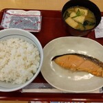 なか卯 - 銀鮭朝定食 370円(税込)(2022年6月1日撮影)