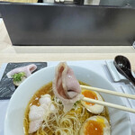 清湯醤油 ほし乃 - 低温で調理したチャーシューは、噛み締めると味の旨味が溢れます。噛み締めて。