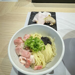 清湯醤油 ほし乃 - 何処かで見てるの、絶妙なタイミングで提供された和え玉。