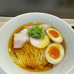 清湯醤油 ほし乃 - この透き通るスープと綺麗な麺