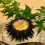 銀座 小十 - ・北海道産塩水ウニ、豆腐の白味噌漬け、枝豆
      　柚子の果汁を添えて