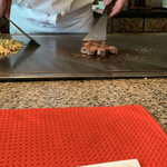 ステーキハウス 壹番 - サイコロにカット