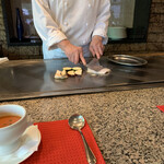 ステーキハウス 壹番 - 丁寧に真鯛をソテーしています。