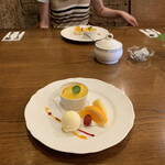 ステーキハウス 壹番 - パンナコッタ　アイス　フルーツも美味しい