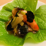 銀座 小十 - ・トリ貝と車海老、白芋茎と三つ和え物