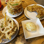 武蔵野うどん 五六 - かき揚げタワーー