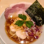 Ginza Kagari - チャーシューが豪華！汁と麺もバランス取れています