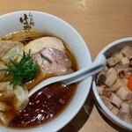 Raxamenhayashida - 自家製ワンタン麺(数量限定) 950円、マキシマム親子丼 300円