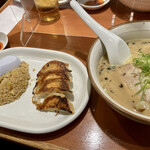 Ramen Kumagorou - ぎょうざ定食 とんこつ醤油＋ぎょうざ・半チャーハン