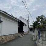 御厨巴屋 - 東から西向きの外観（道は東向き一通）