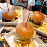 マルチネス - 家族でグルメバーガー