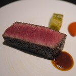 アカ - 薪焼きにしたヒレ肉。薪の香ばしい香り。