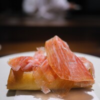 アカ - 30ｹ月熟成生ハムとクリームコロッケを春巻に。生ハムがアツアツのクリームにとろけて。もう最初から感動。