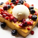 berry honey toast