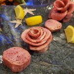 焼肉 拍手喝采 - 生タン 飛騨生タン 黒タン(黒毛和牛タン元)