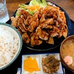 ごちそうさん食堂 - 料理写真:名古屋唐揚げ定食 ご飯大盛り(￥900)。
こう言ったデカ盛りを一回は食べてみたかったんですよ！