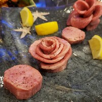 焼肉 拍手喝采 - 生タン 飛騨生タン 黒タン(黒毛和牛タン元)