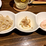 Yakitori Yakitonto Toto-N - お通し(380円税込)
                        もやし・豆腐・鶏チャーシューの3点セット