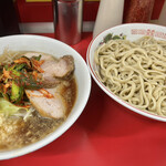 ラーメン二郎 - ラーメン（850円）＋つけ（100円）＋九条ねぎキムチ（100円）、ニンニクコール