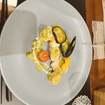 欧風食堂 パリッコ - 海の幸と夏野菜のアボガドガーリーソース
