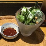 Okahan - セットのサラダ。鉄板焼き屋のサラダって
                        特別美味しく感じるの、なんでなんでしょう？