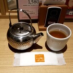 とんかつ和幸 - お茶、おしぼり