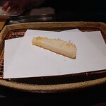 みかわ 是山居 - 肉厚で歯応えの良いあおりいか。衣は薄め