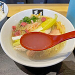 超純水採麺 天国屋 - 薄濁りのスープはアサリの旨味たっぷり