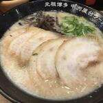 Gansohakatanakasuyatairamenichiryuuochanomizukitaten - チャーシュー麺（980円）