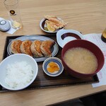 サッポロ 餃子製造所 - 大粒餃子定食