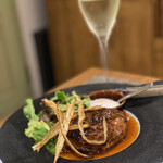 トラットリア ティンブロ - ジビエとマッシュルームのハンバーグ