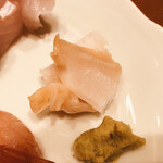 小松 弥助 - 梅貝