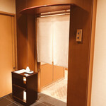 小松 弥助 - 入口