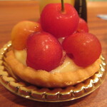 Sweet Season ririo - さくらんぼタルト432円