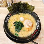 Yokohama Iekei Ramen Yuurakuya - ラーメン(醤油)