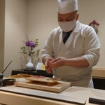 島津 - 中トロを握る大将