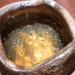 イル アオヤマ - ●コンソメジュレ、キタムラサキウニ、ジュンサイ