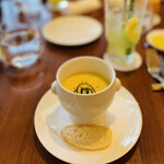 ハウス ウィズアウト ア キー - スープにはコーヒーフレイバーのソースが。
