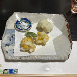 和食料理 和ごころ いなほ - 揚げ物　奥は鱧の揚げ物です｡ホクホクでした｡