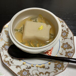 和食料理 和ごころ いなほ - お通し　本葛の胡麻豆腐まわりは､秋田のじゅん菜