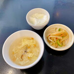上海小籠包厨房 阿杏 - スープ、ザーサイ、杏仁豆腐